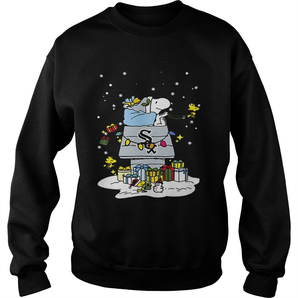Chicago White Sox Snoopy Brings Christmas To Town shirt
