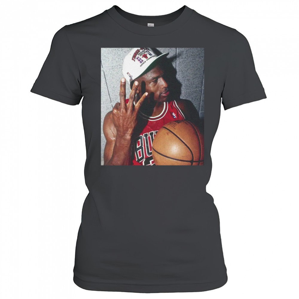 michael-jordan-vintage-90s-chicago-bulls-jordan-23-retro-classic-3-peat-champion-q4amxcwn Michael Jordan Vintage 90s chicago bulls Jordan 23 retro classic 3 peat championship shirt