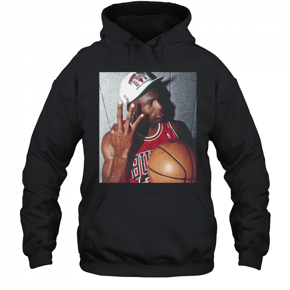 Michael Jordan Vintage 90s chicago bulls Jordan 23 retro classic 3 peat championship shirt