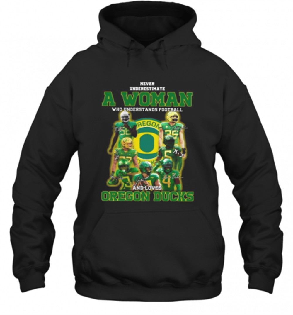 Never Underestimate An Old Woman Who Understands Football And Oregon Ducks Signatures T-Shirt