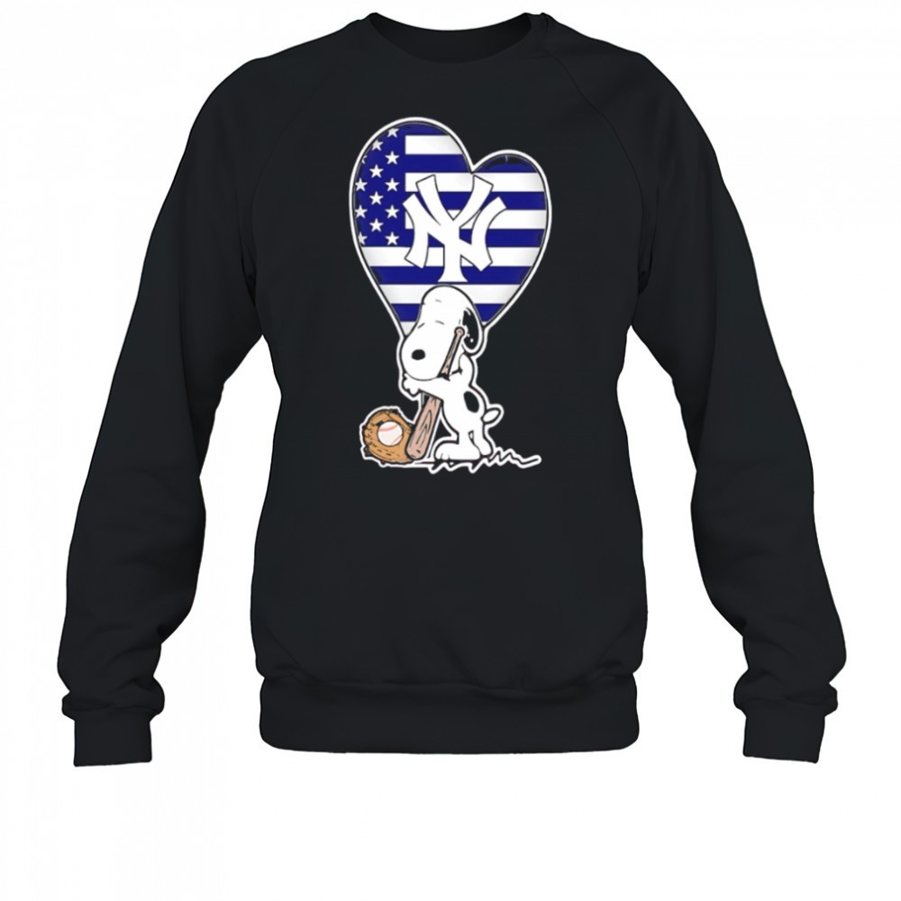 new-york-yankees-snoopy-heart-love-yankees-shirt-evn09nia New York Yankees Snoopy Heart Love Yankees shirt