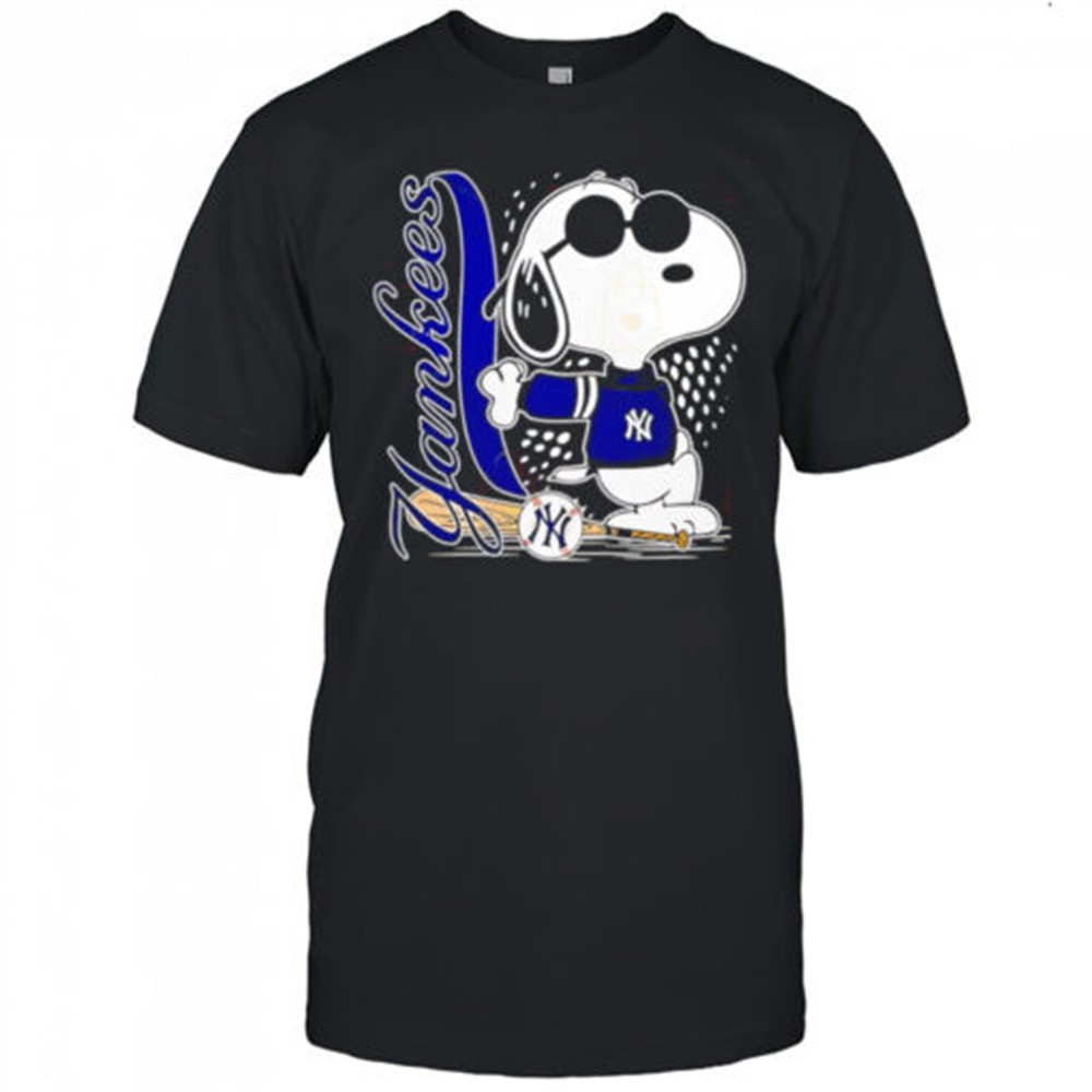 new-york-yankees-snoopy-pose-shirt-ip056pfb New York Yankees Snoopy pose shirt