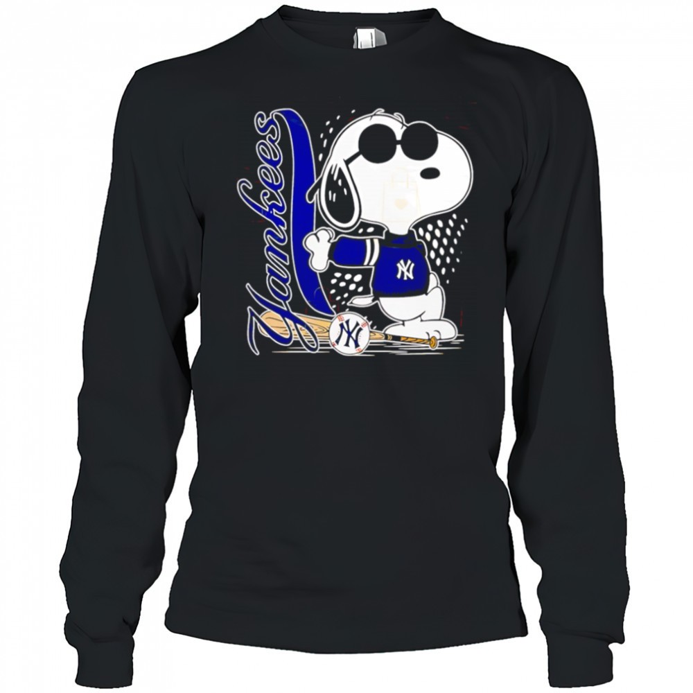 new-york-yankees-snoopy-pose-shirt-ip056pfb New York Yankees Snoopy pose shirt