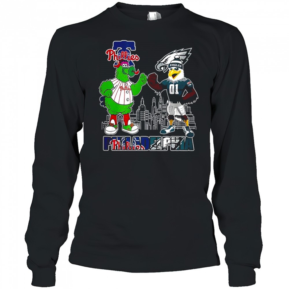 phillie-phanatic-philadelphia-phillies-touch-hands-swoop-philadelphia-eagles-mas-cjmvjc7r Phillie Phanatic Philadelphia Phillies touch hands Swoop Philadelphia Eagles mascot shirt