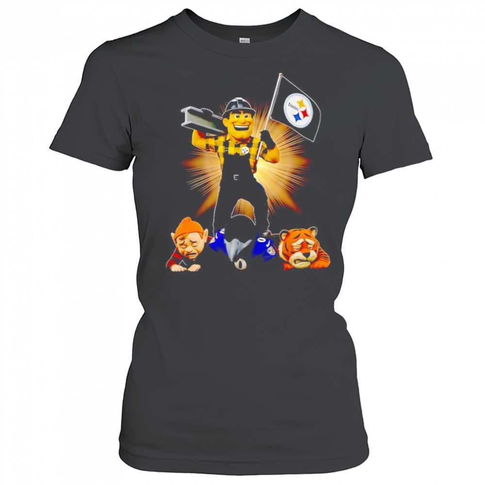 pittsburgh-steelers-mascot-standing-with-flag-shirt-877f7q3v Pittsburgh Steelers mascot standing with flag shirt