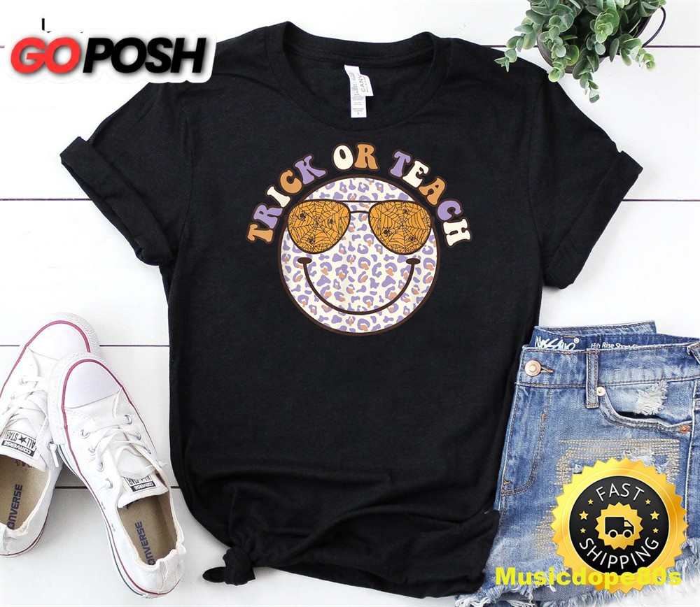 Retro Vintage Groovy Trick Or Teach Halloween Teacher Life T-Shirt