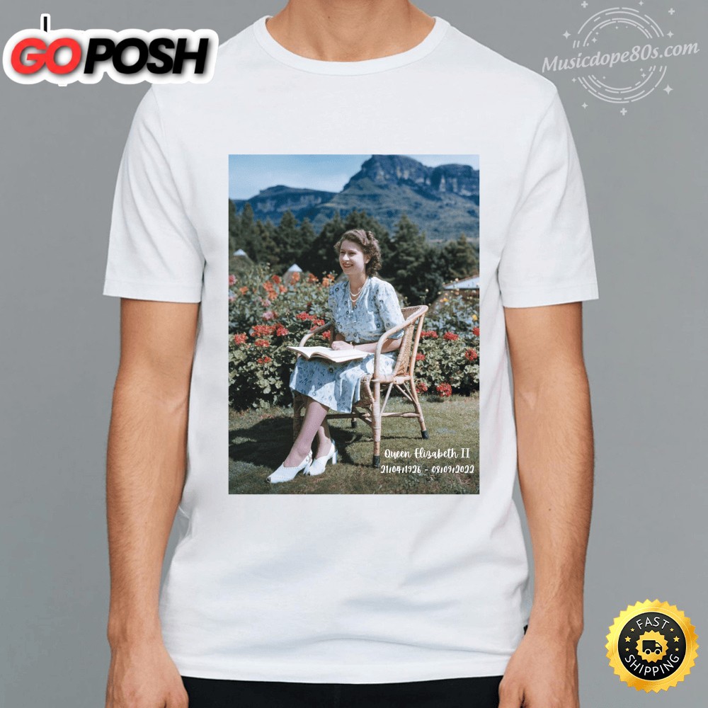 RIP Queen Elizabeth II Angel 1926 2025 T-Shirt