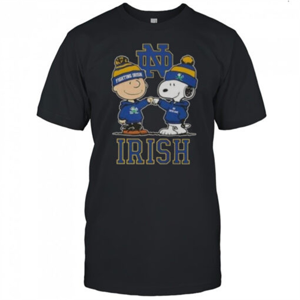snoopy-and-charlie-brown-notre-dame-fighting-irish-football-skyline-t-shirt-10hac2la Snoopy And Charlie Brown Notre Dame Fighting Irish Football Skyline T-Shirt