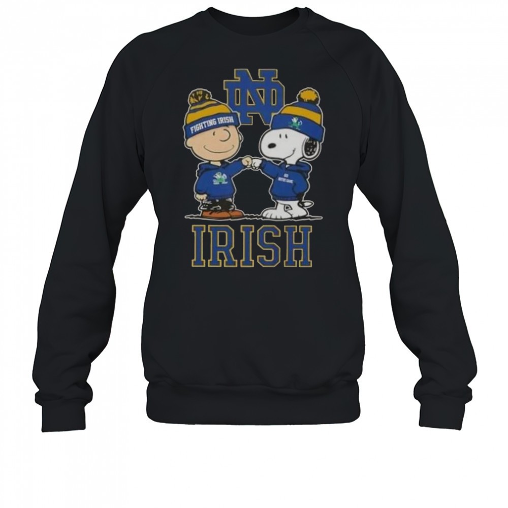 snoopy-and-charlie-brown-notre-dame-fighting-irish-football-skyline-t-shirt-10hac2la Snoopy And Charlie Brown Notre Dame Fighting Irish Football Skyline T-Shirt