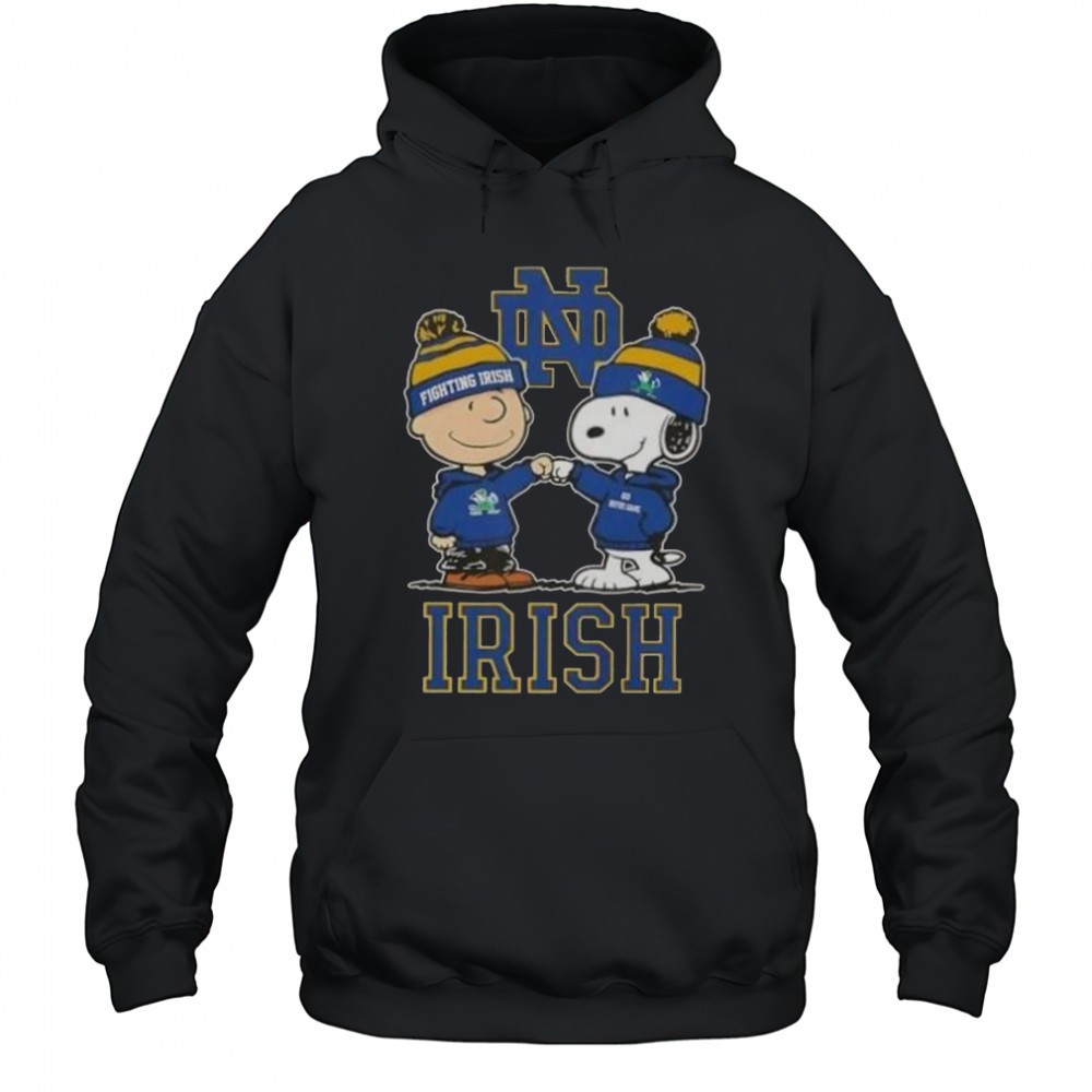 Snoopy And Charlie Brown Notre Dame Fighting Irish Football Skyline T-Shirt