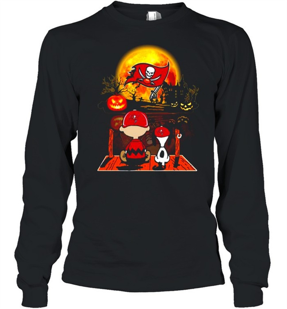 snoopy-and-charlie-brown-pumpkin-tampa-bay-buccaneers-halloween-moon-shirt-efsirepu Snoopy and Charlie Brown Pumpkin Tampa Bay Buccaneers Halloween Moon shirt