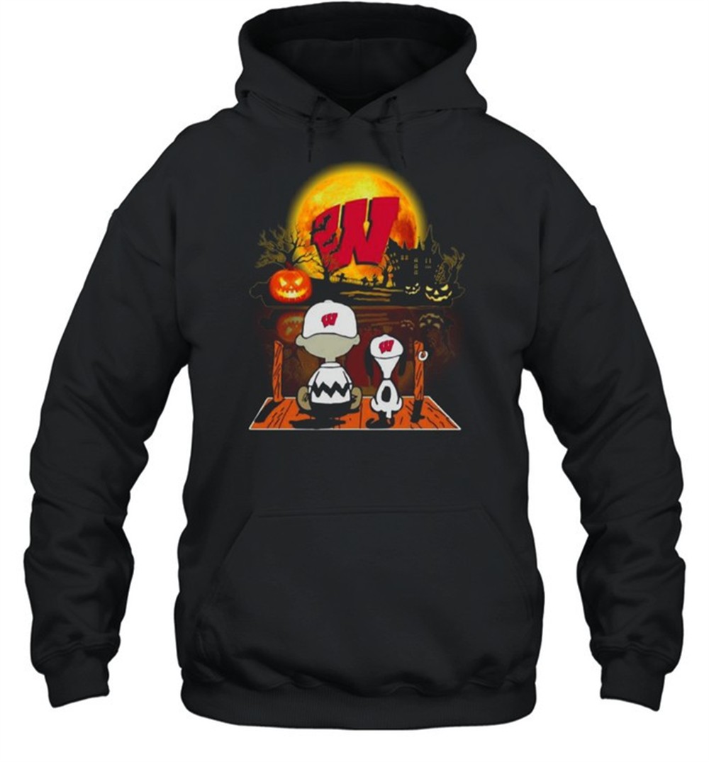 Snoopy and Charlie Brown Pumpkin Wisconsin Badgers Halloween Moon shirt