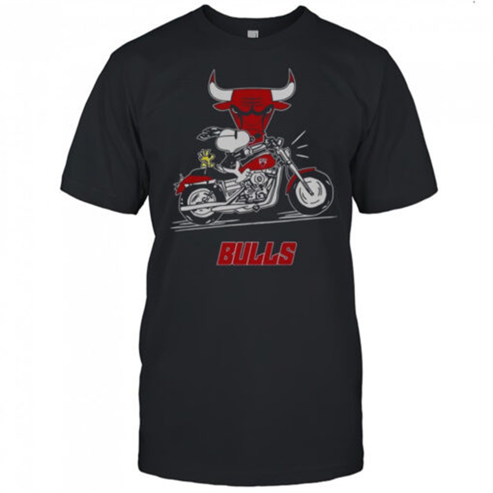 snoopy-and-woodstock-driving-motorbike-chicago-bulls-t-shirt-kkndki9y Snoopy And Woodstock Driving Motorbike Chicago Bulls T-Shirt