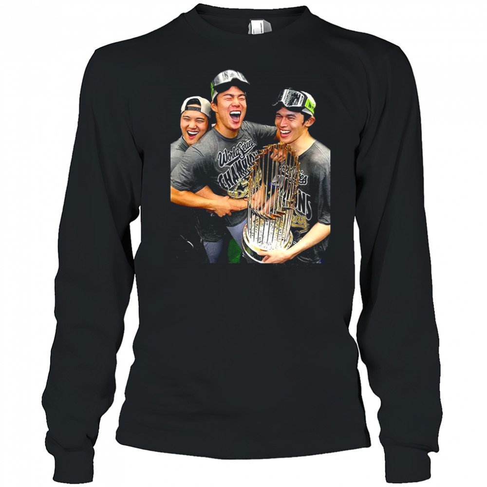 yoshinobu-yamamoto-roki-sasaki-shohei-ohtani-world-series-champions-2025-celebra-e6kifvz2 Yoshinobu Yamamoto Rōki Sasaki Shohei Ohtani World Series Champions 2025 celebration shirt